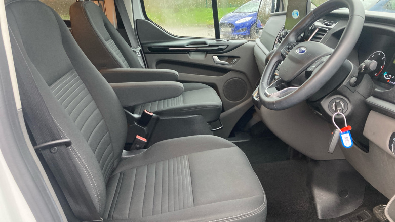 Ford Transit Custom 300 L2 Diesel Fwd 2.0 EcoBlue 170ps Low Roof D/Cab Limited Van Auto